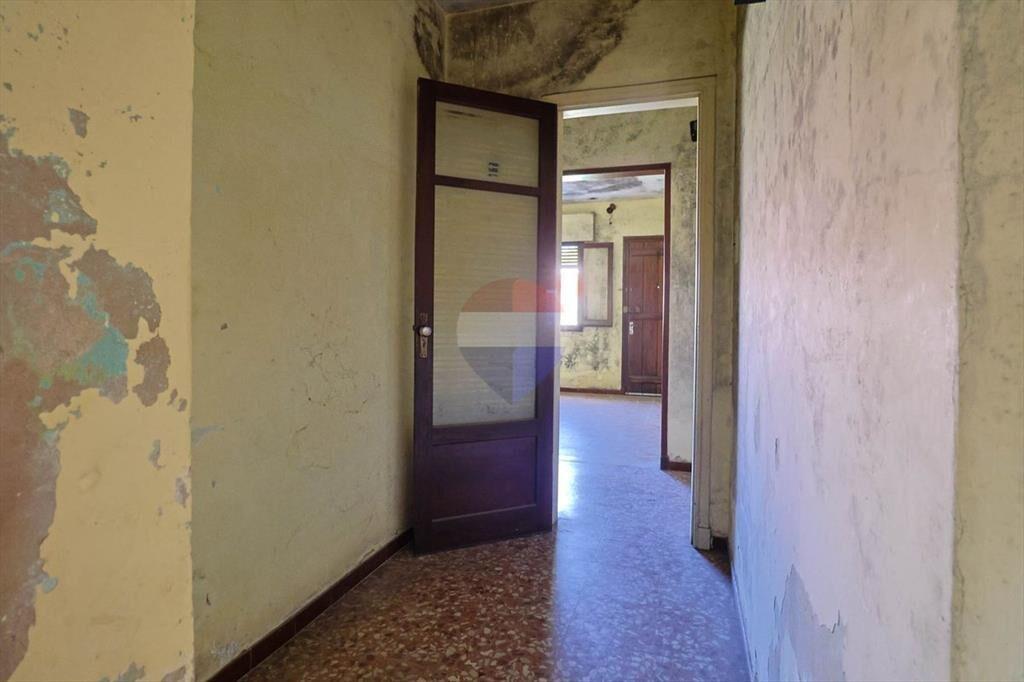 VENTA CASA 4 DORMITORIOS y GRAN TERRENO -COLÓN