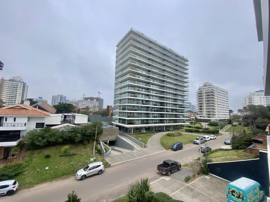 VENTA APARTAMENTO DE 3 DORMITORIOS EN EDIFICIO