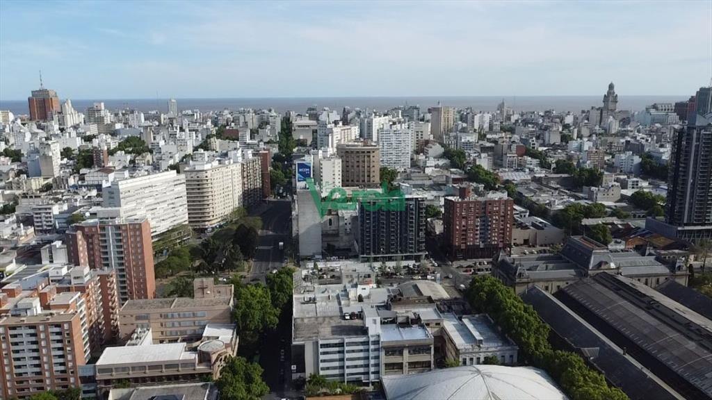 Venta Terreno Edificio 15 pisos Aguada Centro