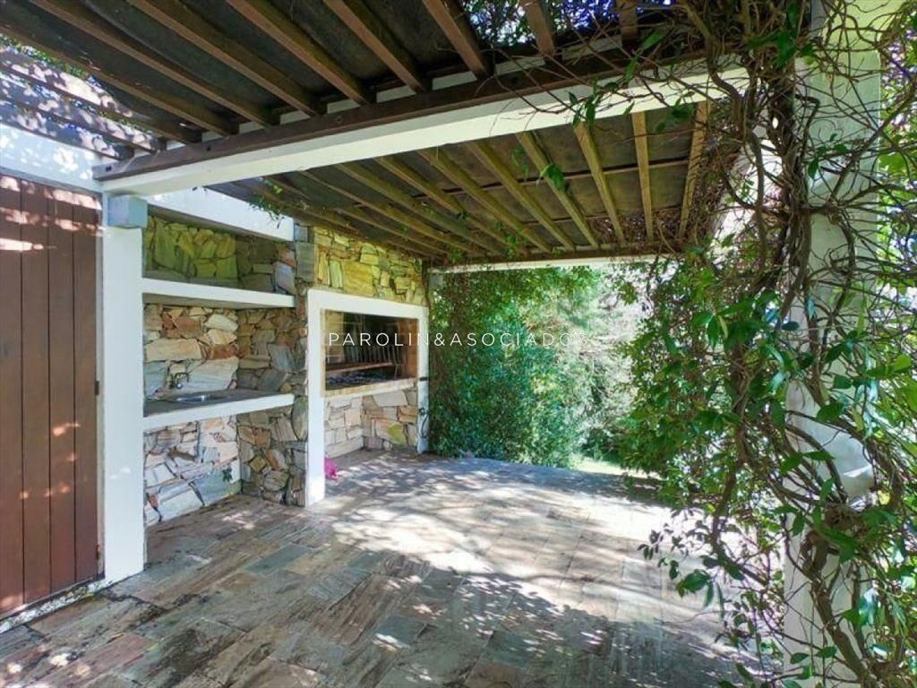 CASA DE 4 DORMITORIOS EN PUNTA BALLENA
