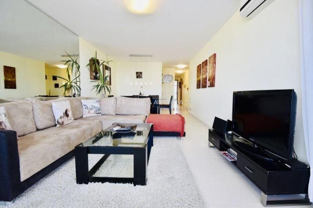 Apartamento en alquiler Playa Mansa 2 dormitorios SEASONS