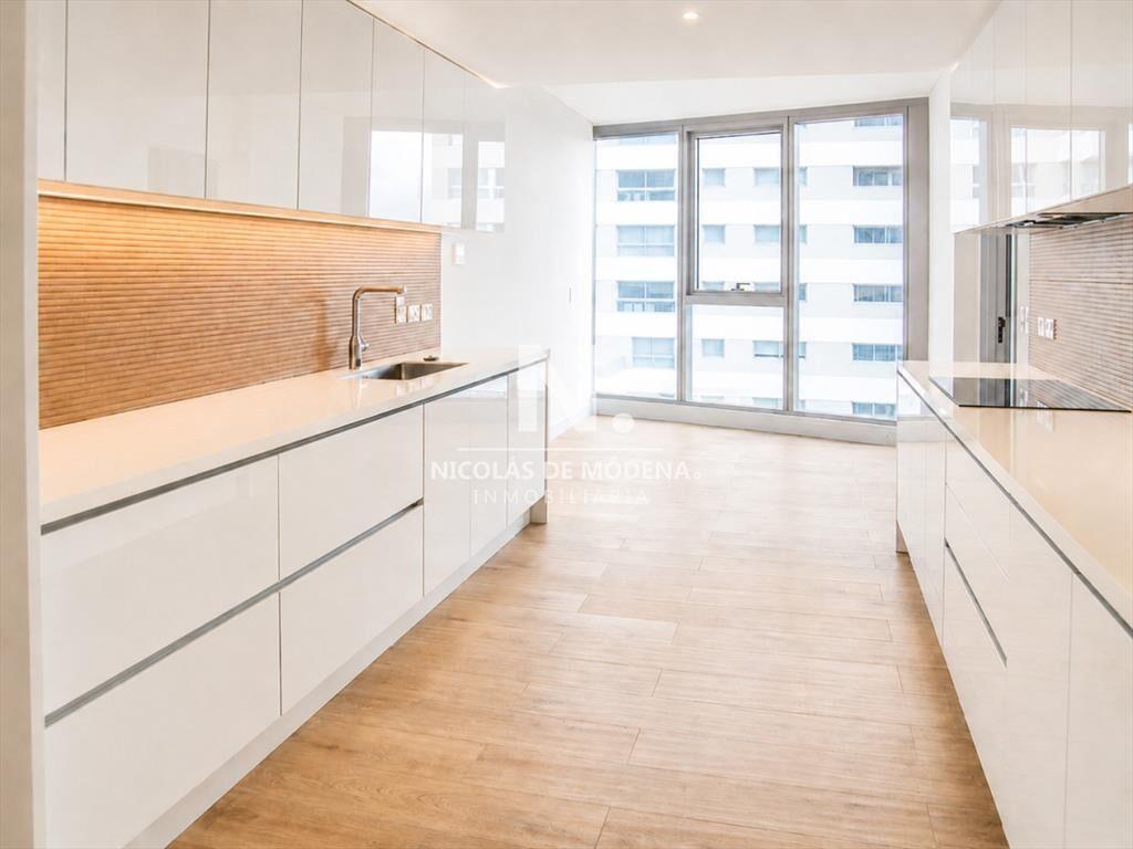 Apartamento de 4 dormitorios en venta en Trump