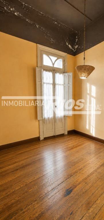 Casa de 4 dormitorios con local independiente y