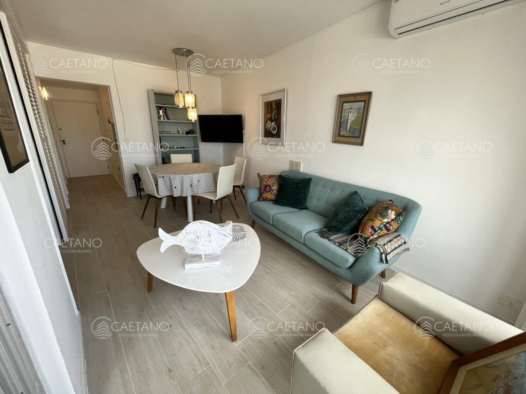 Venta apartamento 1 dormitorio y medio. Punta del