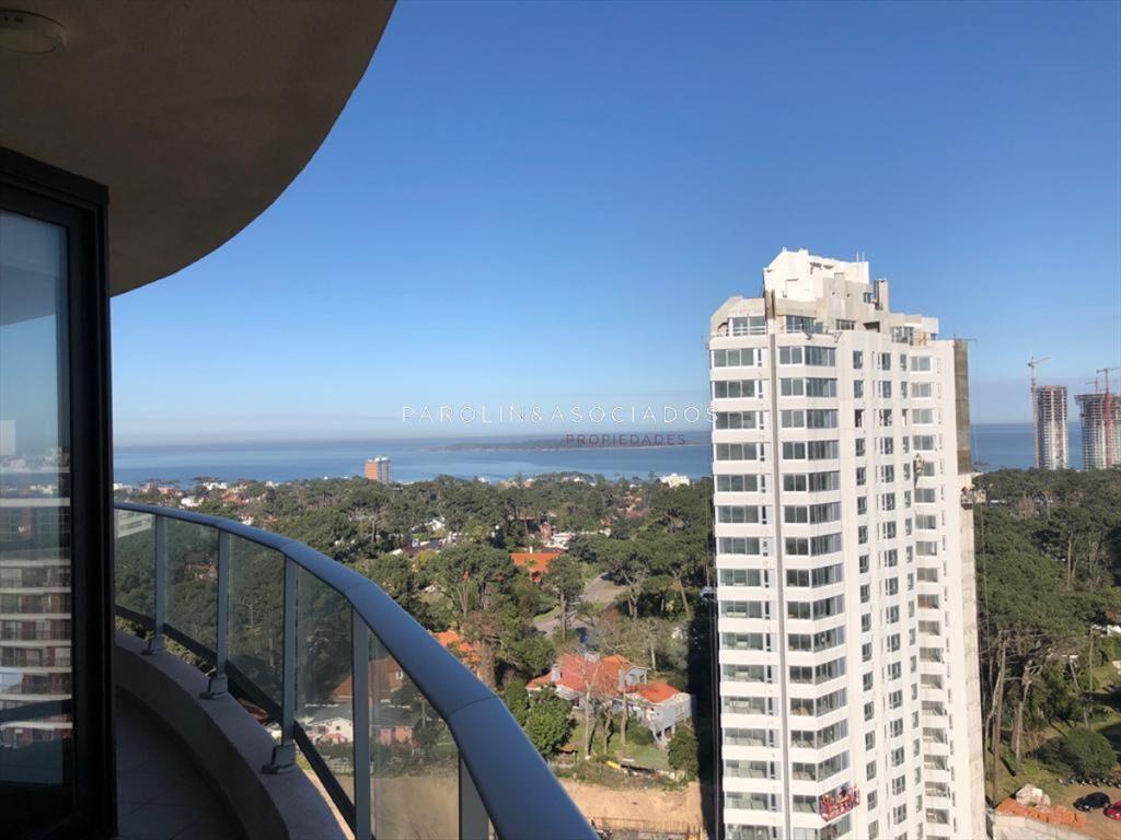 Apartamento en venta de 3 dormitorios en edificio Stradivar