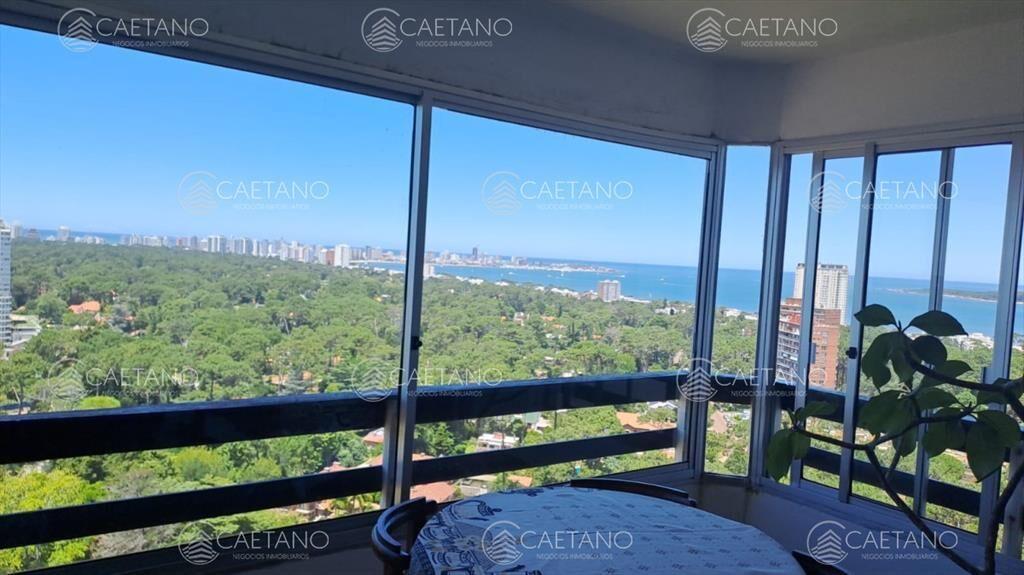 Vende apartamento de 2 dormitorios más servicio