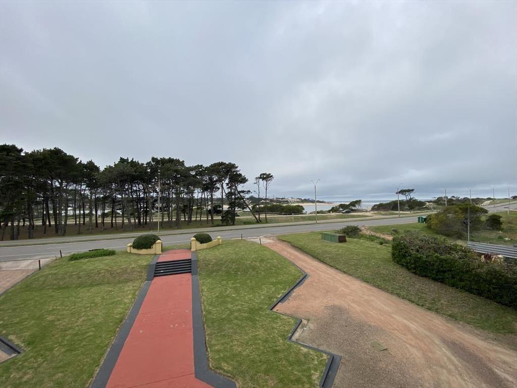 Rambla de la Brava, casi la Barra, 110 m2 , 2 dormitorios,