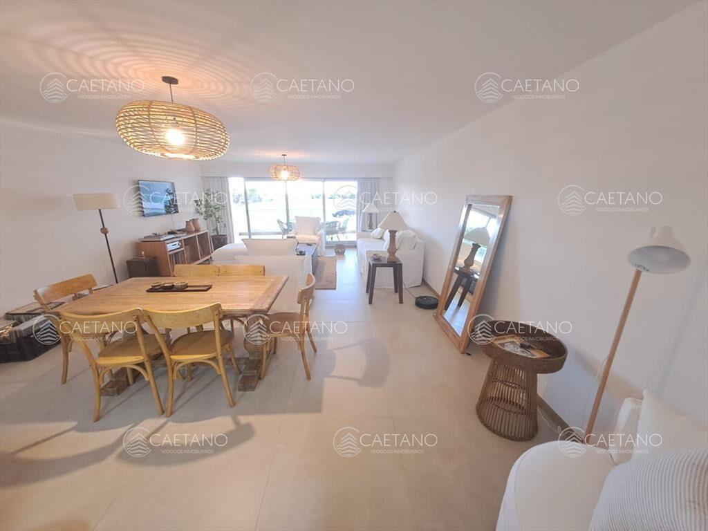 Departamento de 2 dormitorios en venta, Playa Brava, Punta