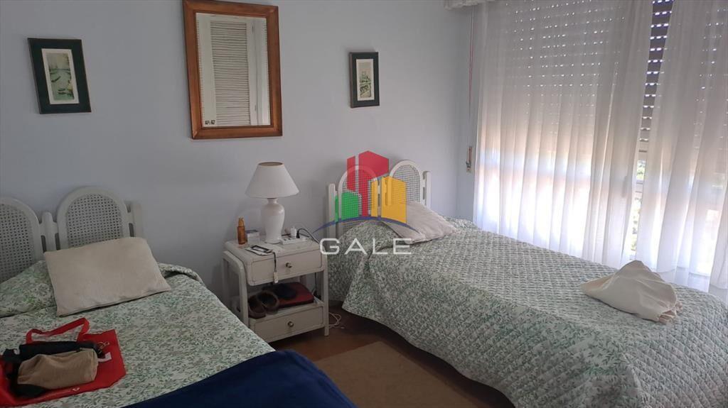 Vende apartamento de 2 dormitorios más servicio