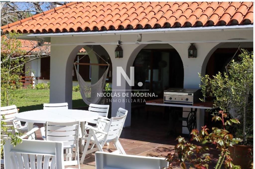 Vende casa en playa brava, Punta del Este de 5