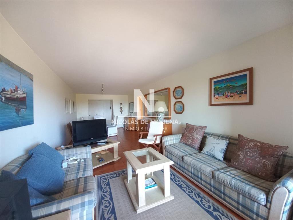 Apartamento en primera fila de Playa Mansa, con 3