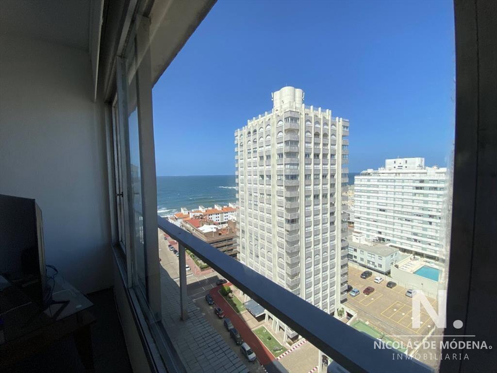 Venta piso alto en Santos Dumont 1 dormitorio
