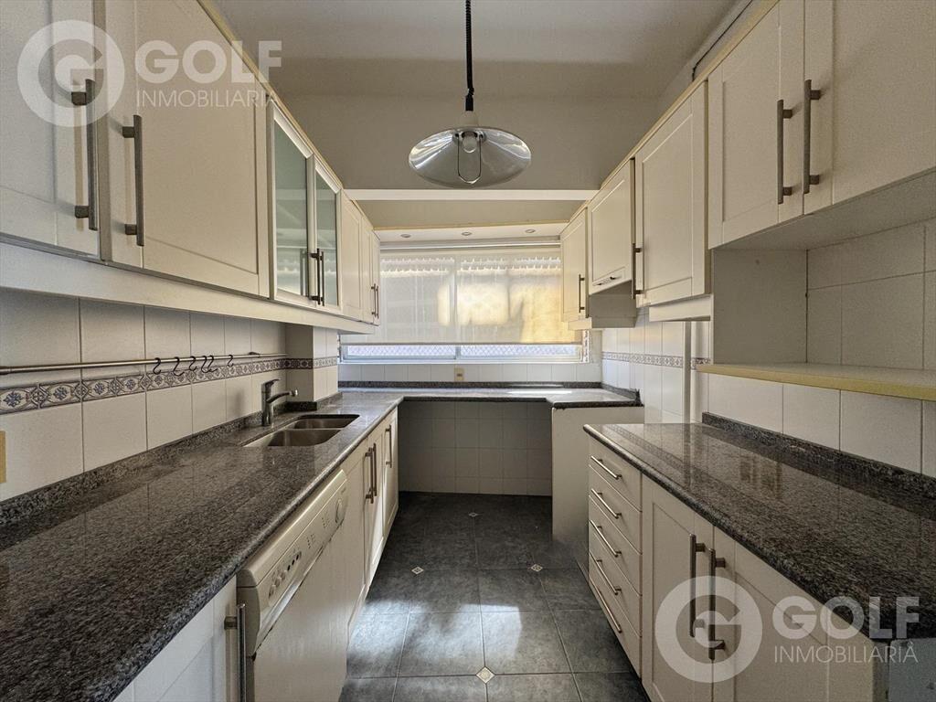 Venta apartamento de 3 dormitorios con vista al Puertito De