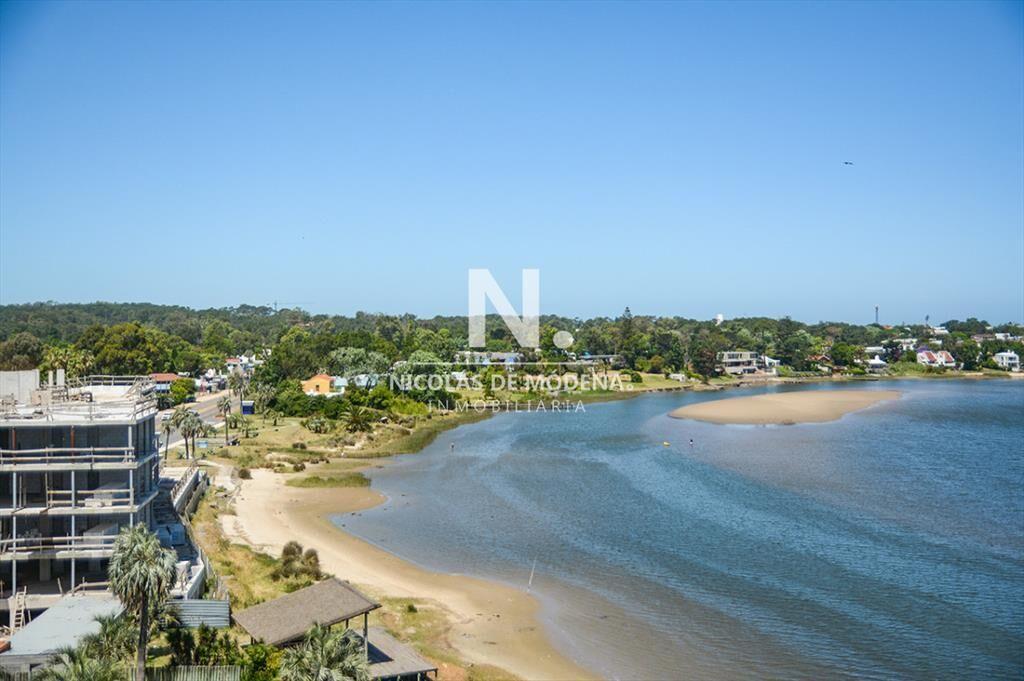 En venta pent-house en Punta del Este de 4