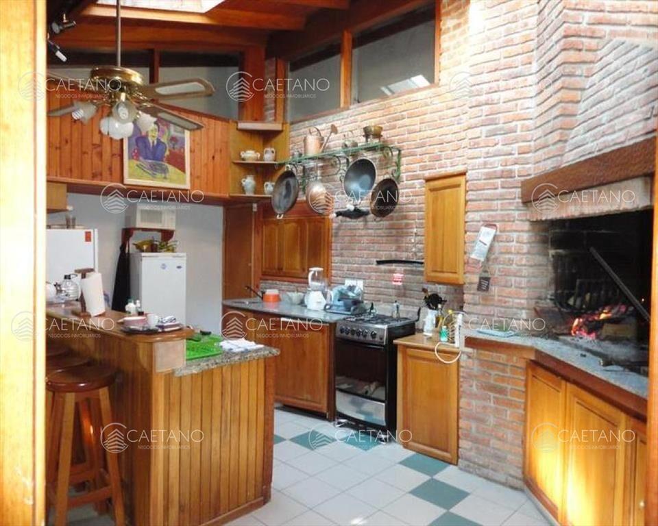 Venta y alquiler temporario de gran casa en a una