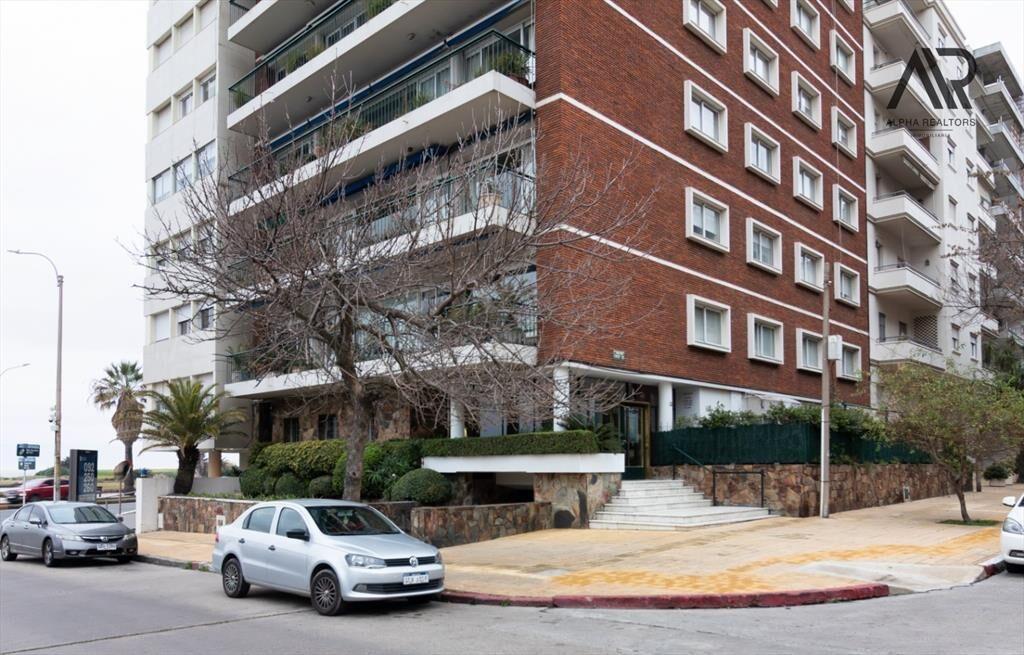 Apartamento en venta c/ cochera en Punta Carretas