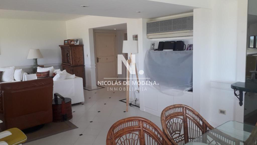 Departamento de 4 dormitorios + dependencia en al