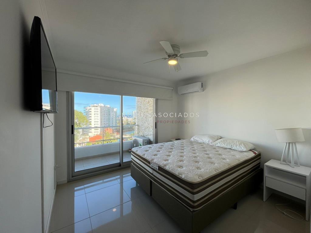 Apartamento de 3 dormitorios en venta en edificio