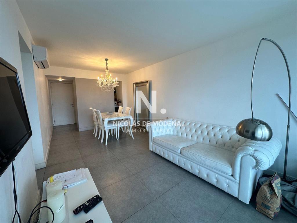 Vende apartamento de 2 dormitorios en Roosevelt Punta del E