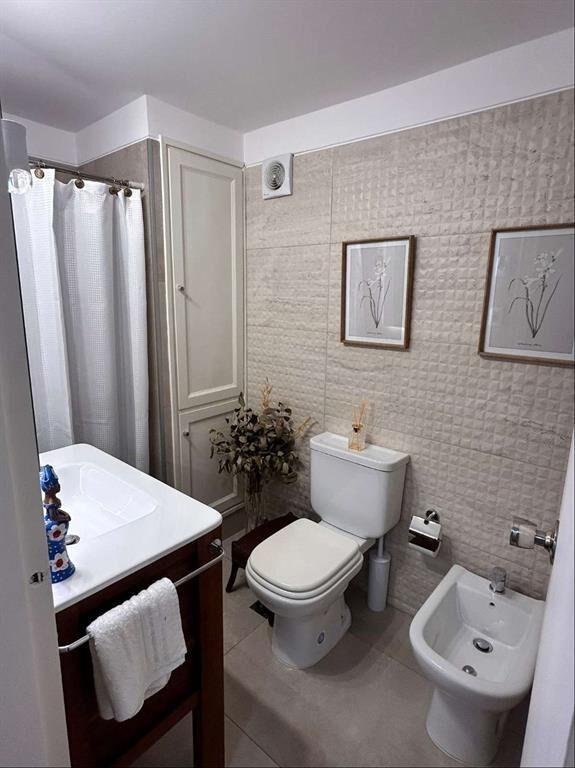 Alquiler apartamento 2 dormitorios, 2 baños, terraza, sin m