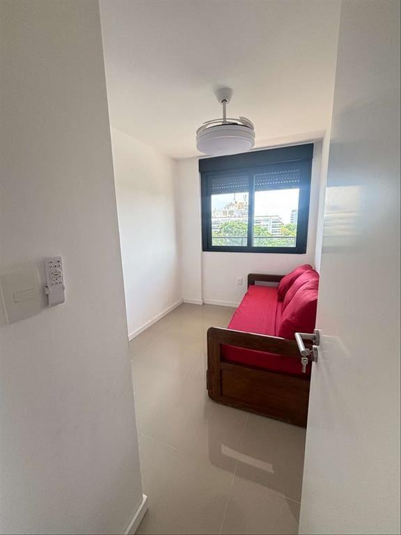 Alquiler anual de apartamento de 2 dormitorios con cochera-