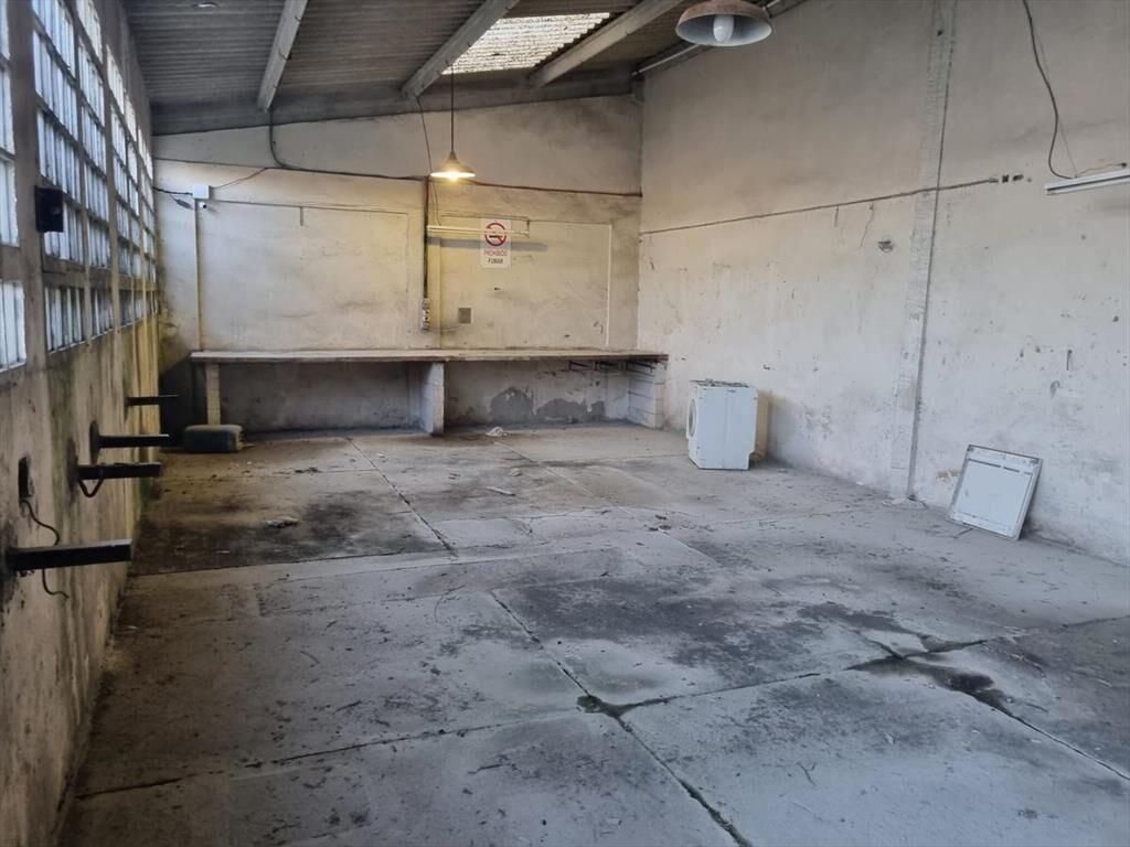 Proximo ruta 102 y Belloni, 1600 m2 con baños, vestuarios y
