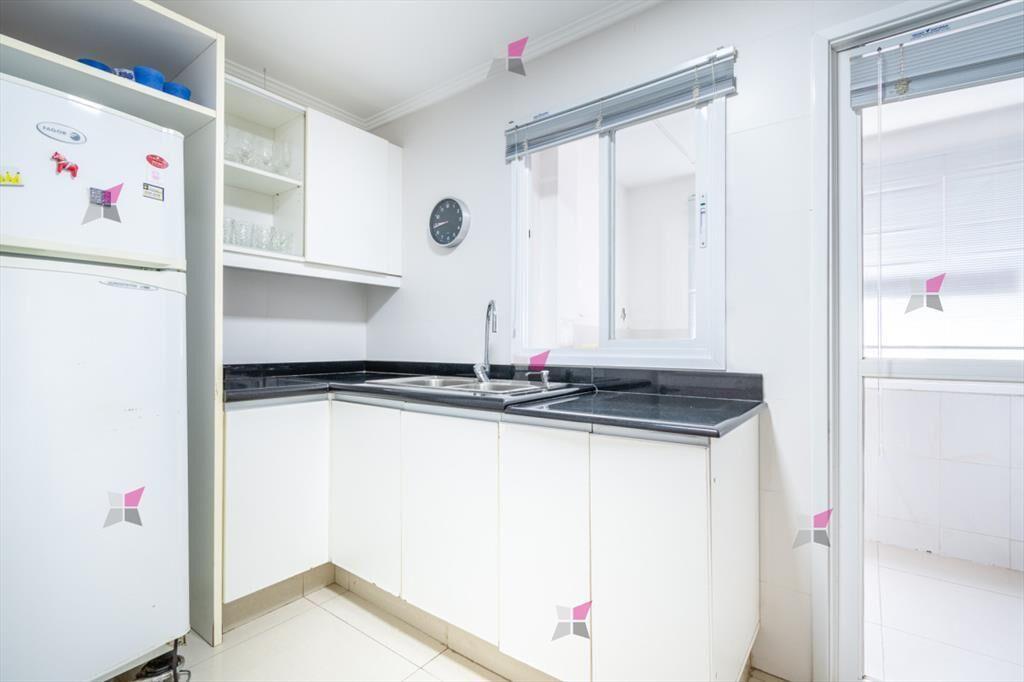 Moderno Apartamento de 3 Dormitorios a Pocas del