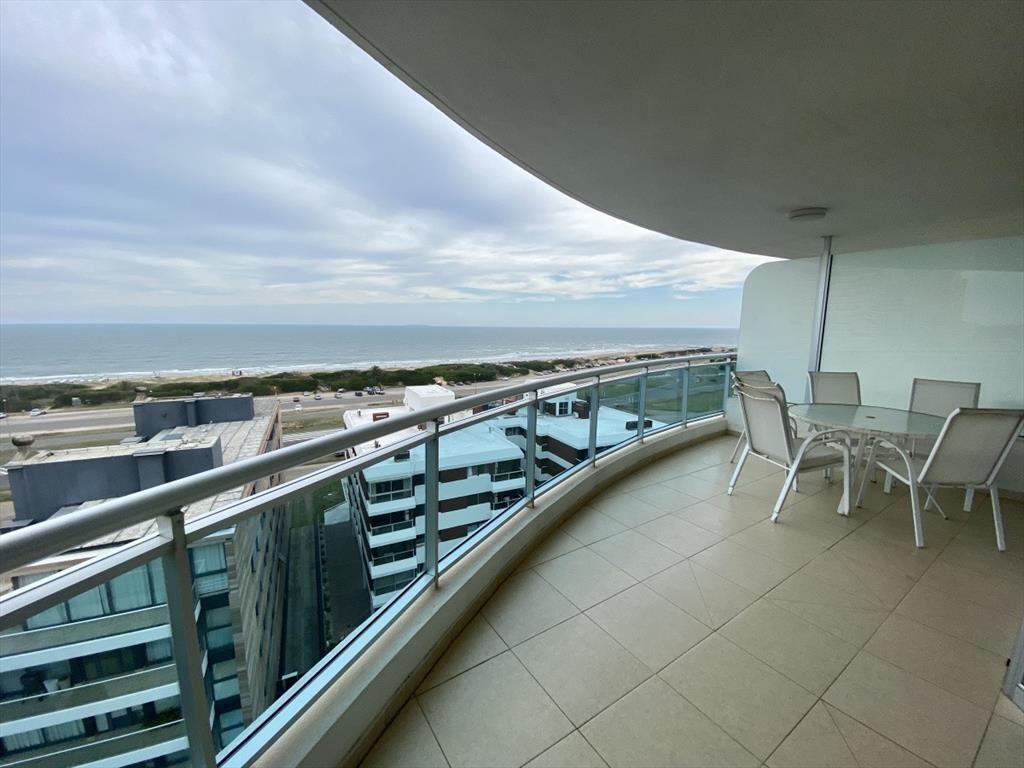 VENTA APARTAMENTO 3 DORMITORIOS + DEPENDENCIA - SOL Y LUNA