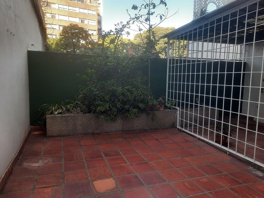 Edificio de categoría, planta baja, gran ubicación. Arrend
