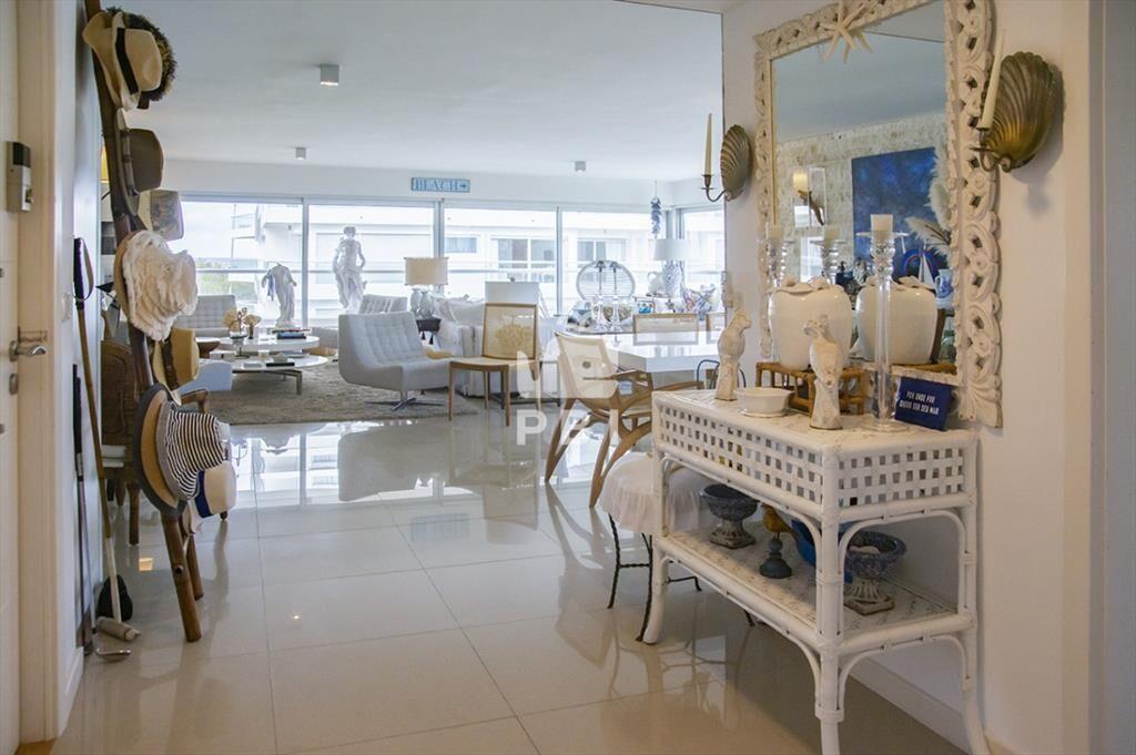 Vende espectacular apartamento en Brava de 3 - /