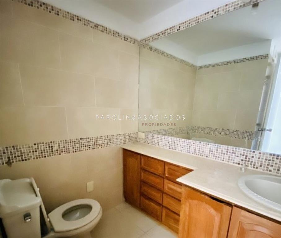 Apartamento de 3 dormitorios en venta en Punta