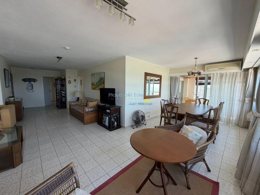 Apartamento en venta de 2 dormitorios y servicio