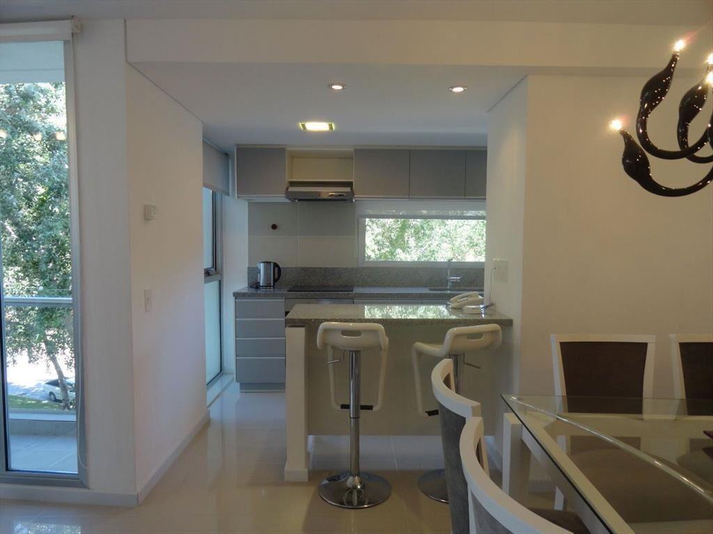 Amplia terraza, aire acondicionado en todos los ambientes