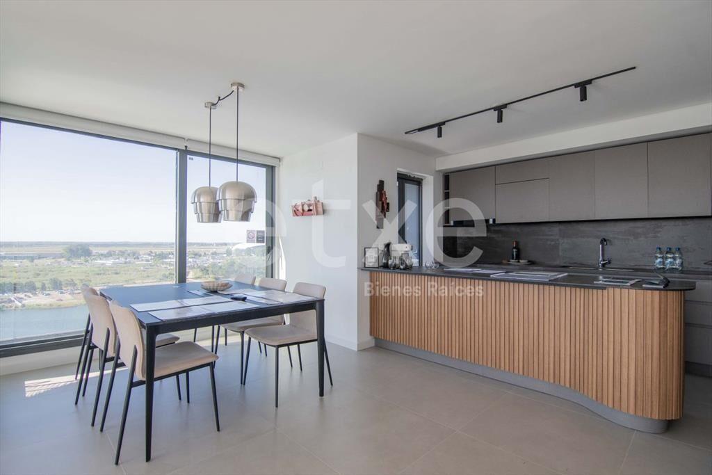 Venta Apartamento 2 dorm 3 baños Carrasco Boating Torre 2...
