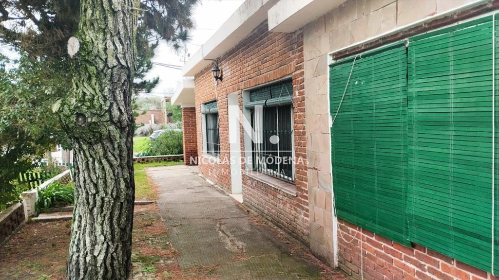 Vende casa de 4 dormitorios, con parrillero en