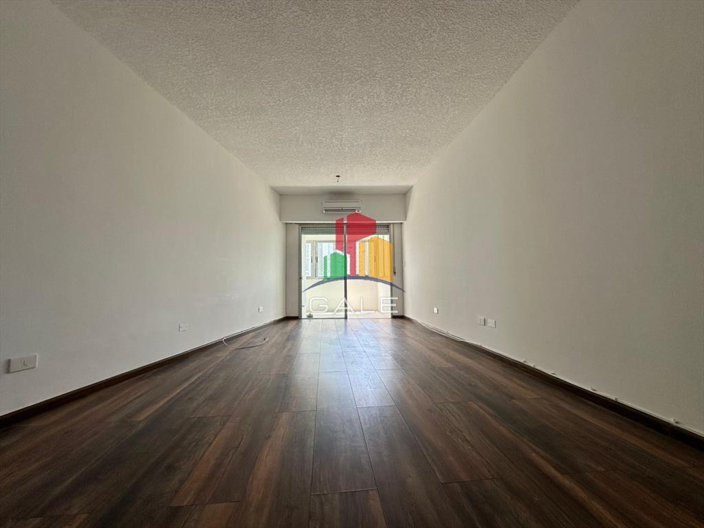 Apartamento de dos dormitorios y dependencia de