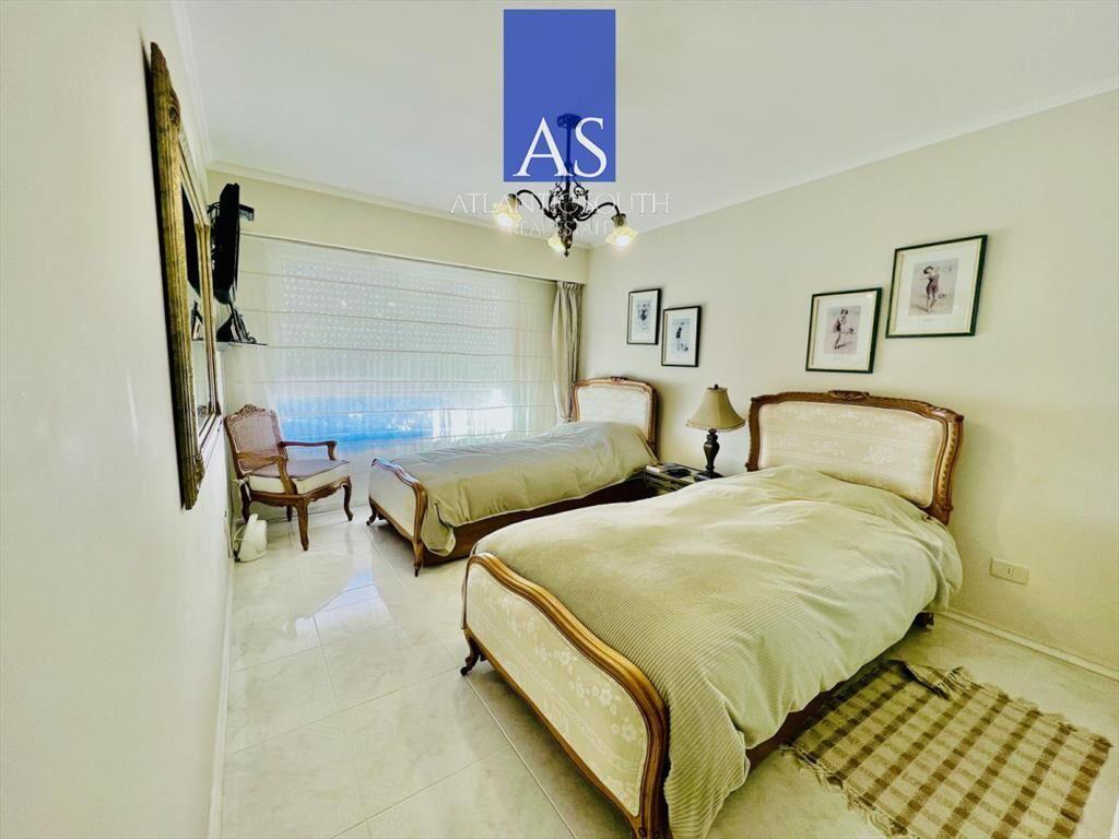 Apartamento de 3 dormitorios en primera linea ,