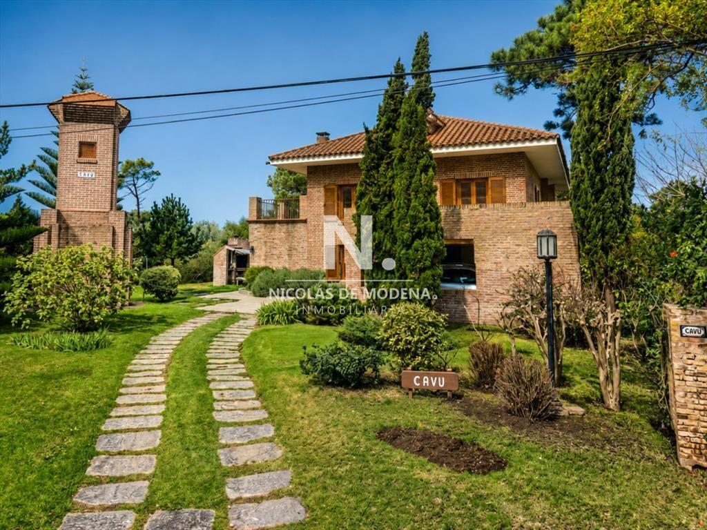 En venta casa de 5 dormitorios en Punta del Este,