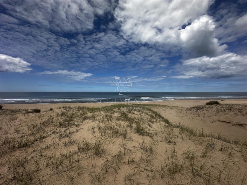 Venta en exclusiva terreno primera línea al mar