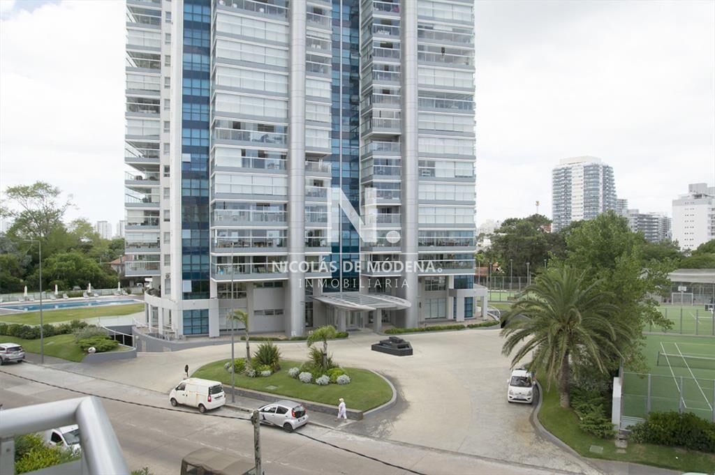 Apartamento de 3 Dormitorios en Playa Mansa en -