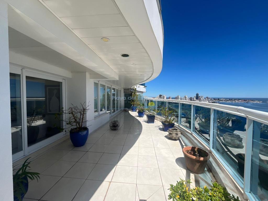 Apartamento en Venta de 4 Dormitorios en Torre ,
