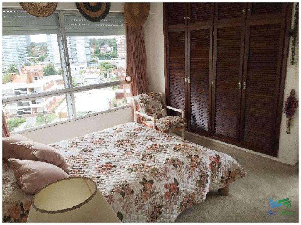 Apartamento en venta sobre Rbla., muy linda Punta