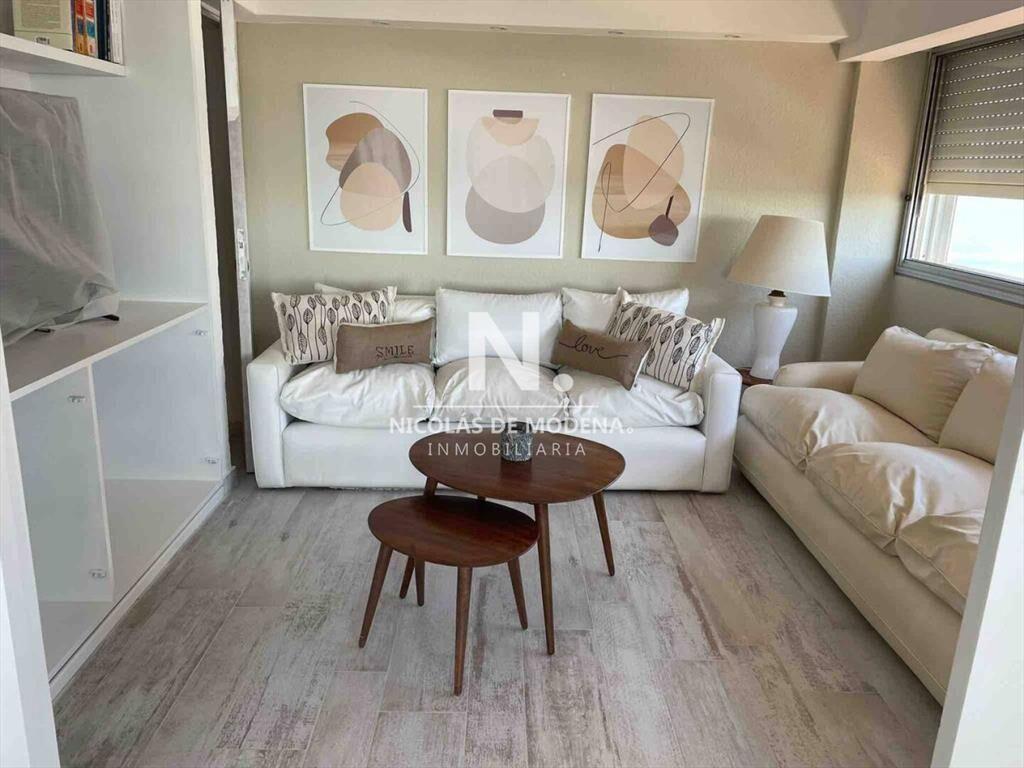 Apartamento de tres dormitorios en alquiler, del