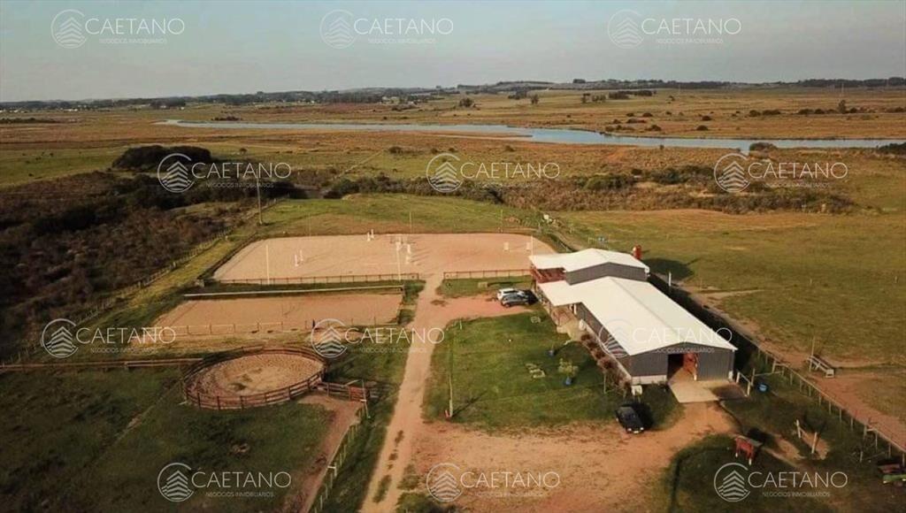Venta de chacra con costa en arroyo, zona en RUTA