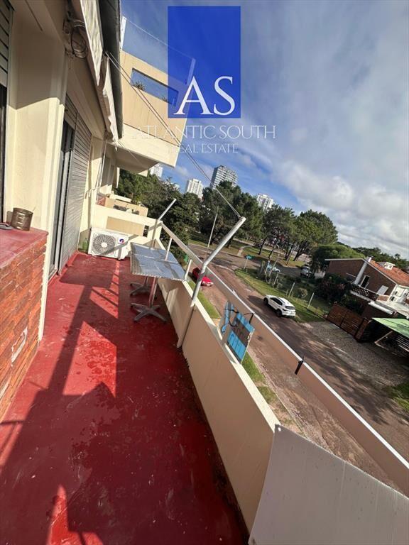 Apartamento de 2 dormitorios con 2 baños en Aidy