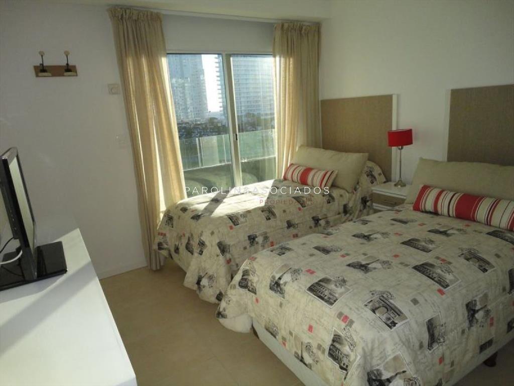 Apartamento en venta de 3 dormitorios en zona del