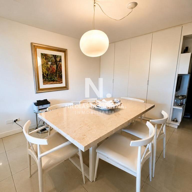 Vende apartamento de 3 dormitorios esquinero en Punta del E