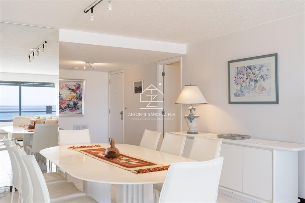 Venta de apartamento de 3 dormitorios y dep. de servicio en