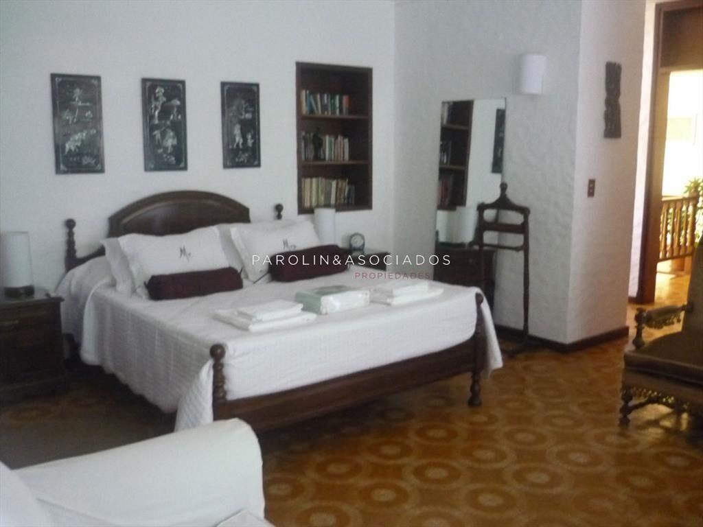 Muy linda casa de 5 dormitorios en venta en Punta