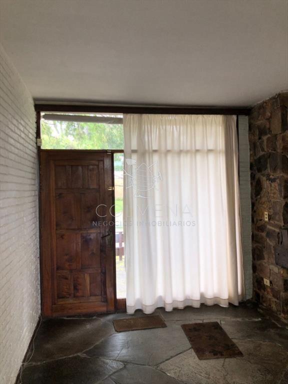 Casa ubicada en el barrio Cantegril lado del mar - Punta de